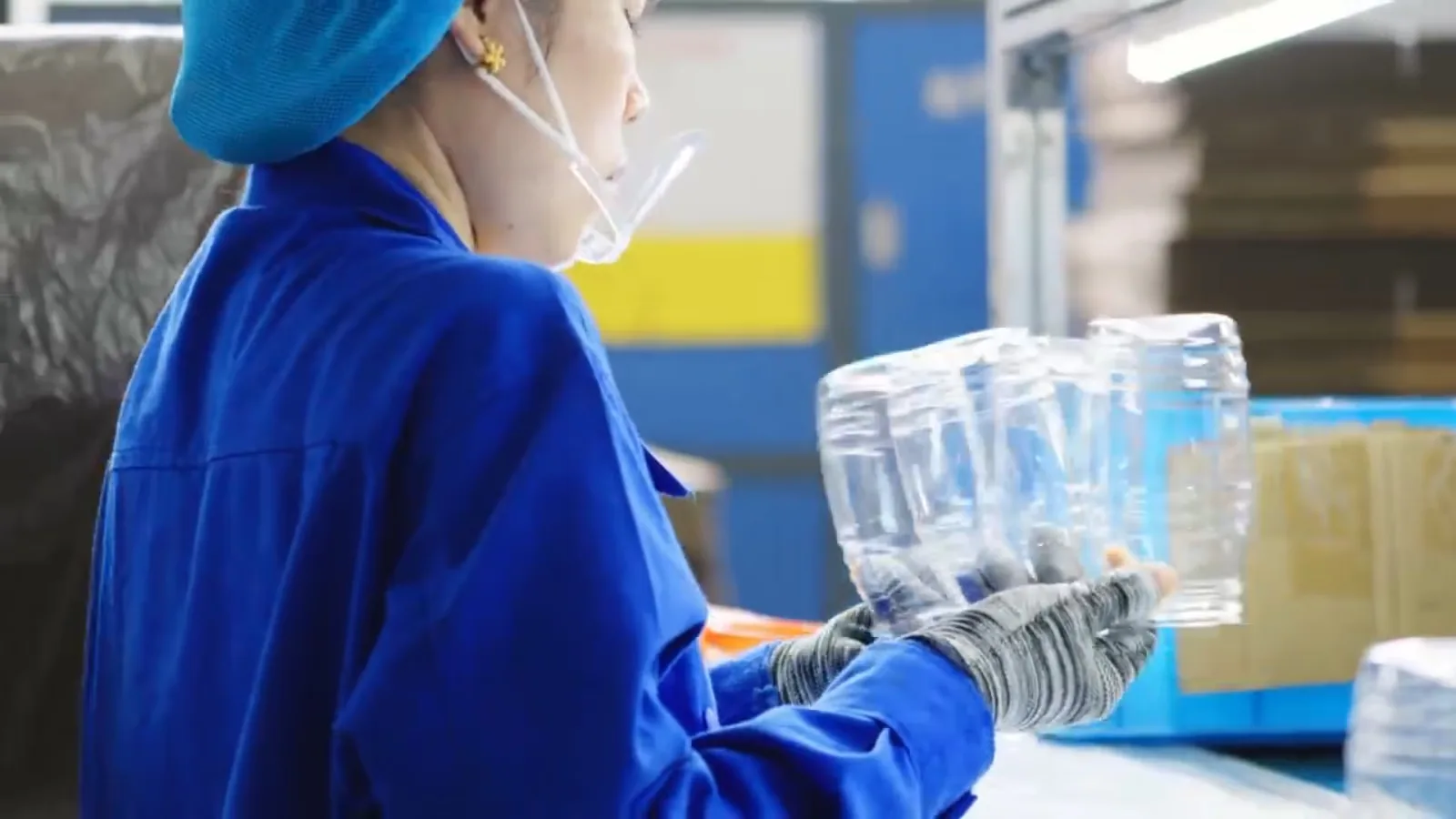 Gracepack sauce bottle quality inspection inside the packaging factory